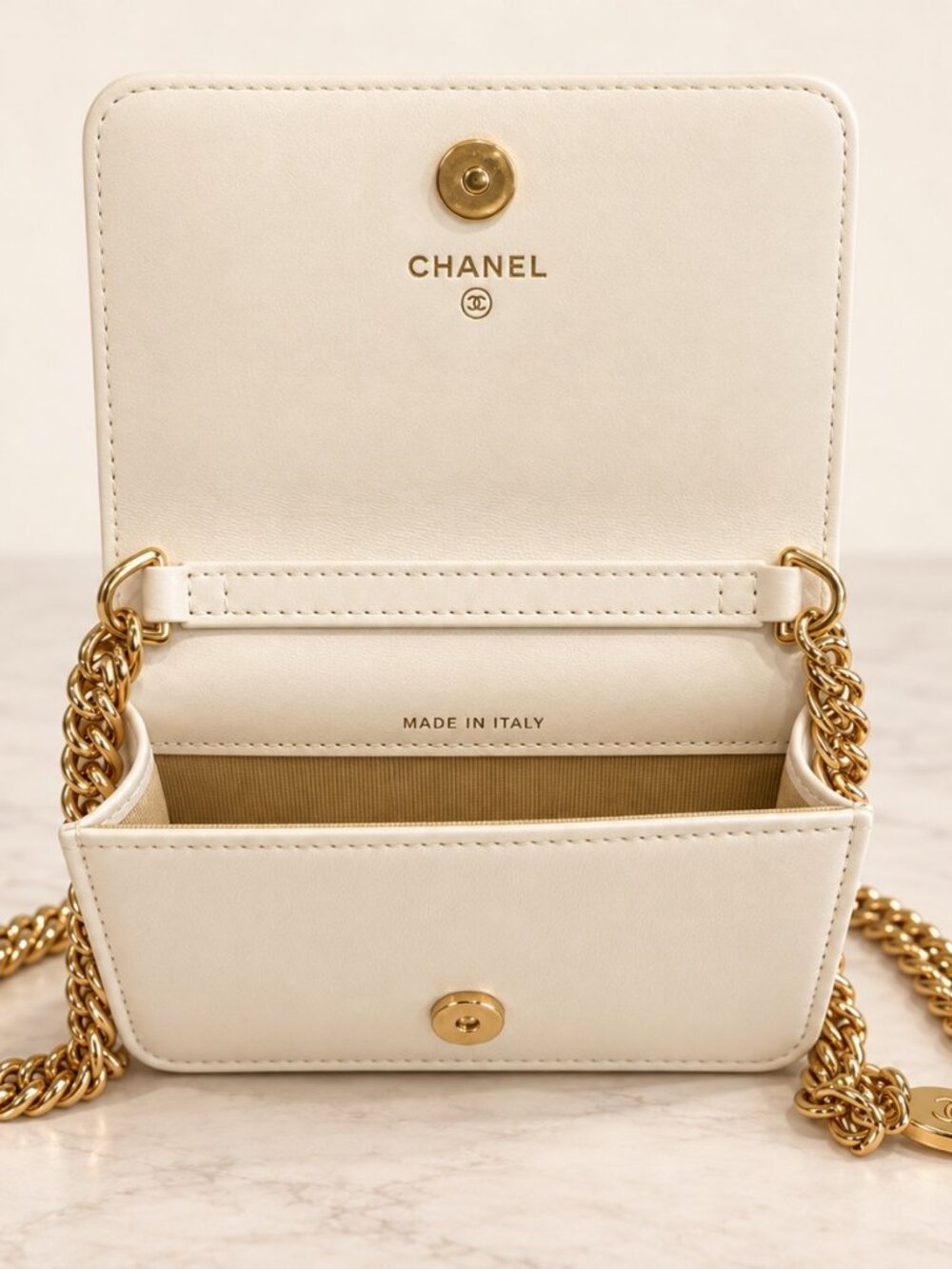 Chanel 22S White Quilted Lambskin Enamel Charm Clutch with Chain - Picture 5 of 7